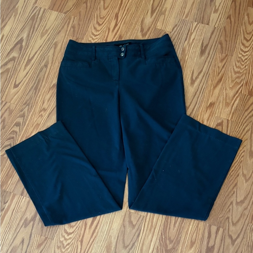 Larry Levine Woman’s Dark Blue Size 8 Casual Slacks